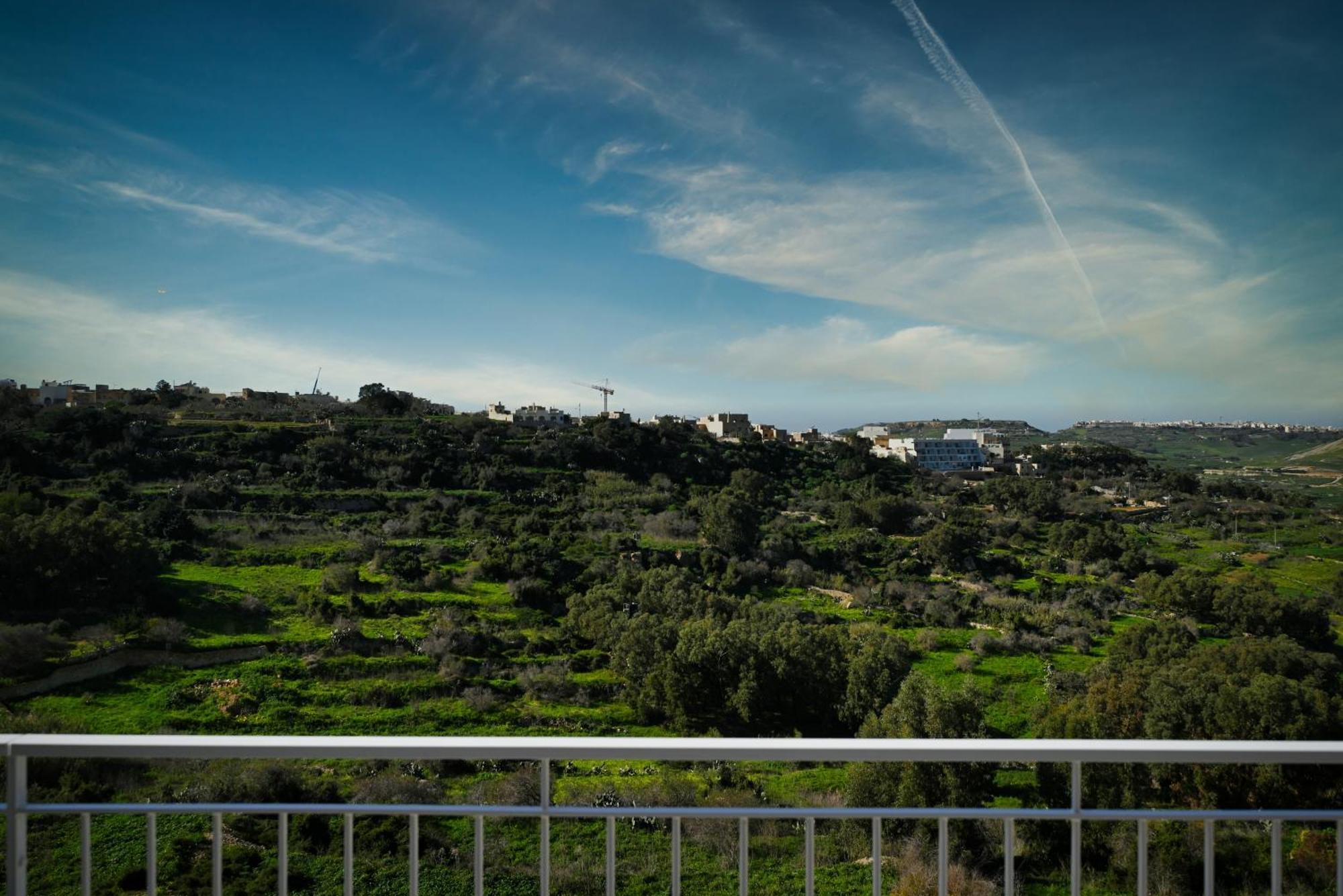 Cliff Edge In * Xaghra